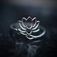  Justerbar ring Lotus silver