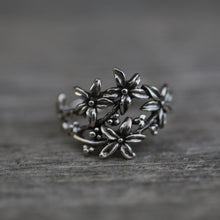  Ring med blommor. sterling  silver